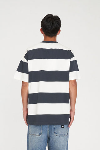 BENSON BLOCK TEE ASPHALT/CHALK