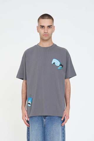 BLOCK TEE 220/SH*T ITS COLD FLINT GREY