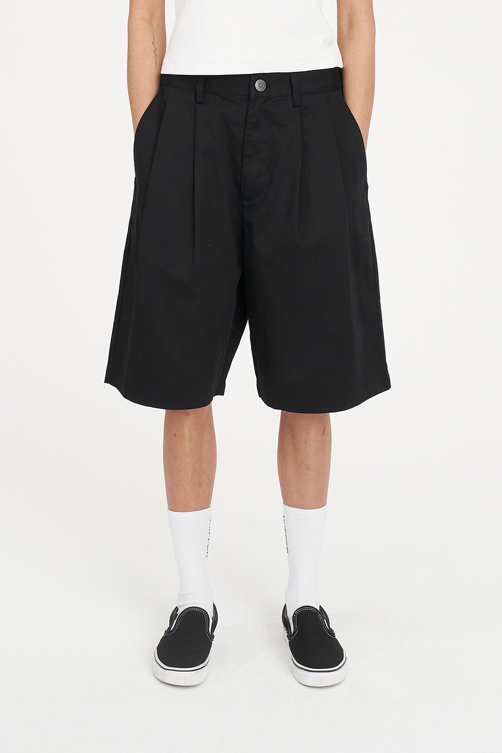 OXFORD PLEATED SHORT BLACK – Huffer